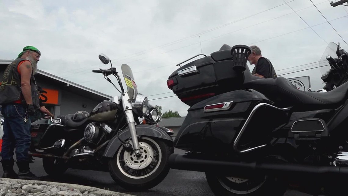 Motorcycle club rides to buy school supplies for Claxton Elementary students - Vimarsana News
