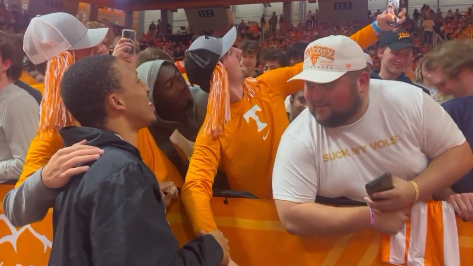 VFL Grant Williams was at the Tennessee-Auburn game Wednesday night, where he met with fans.