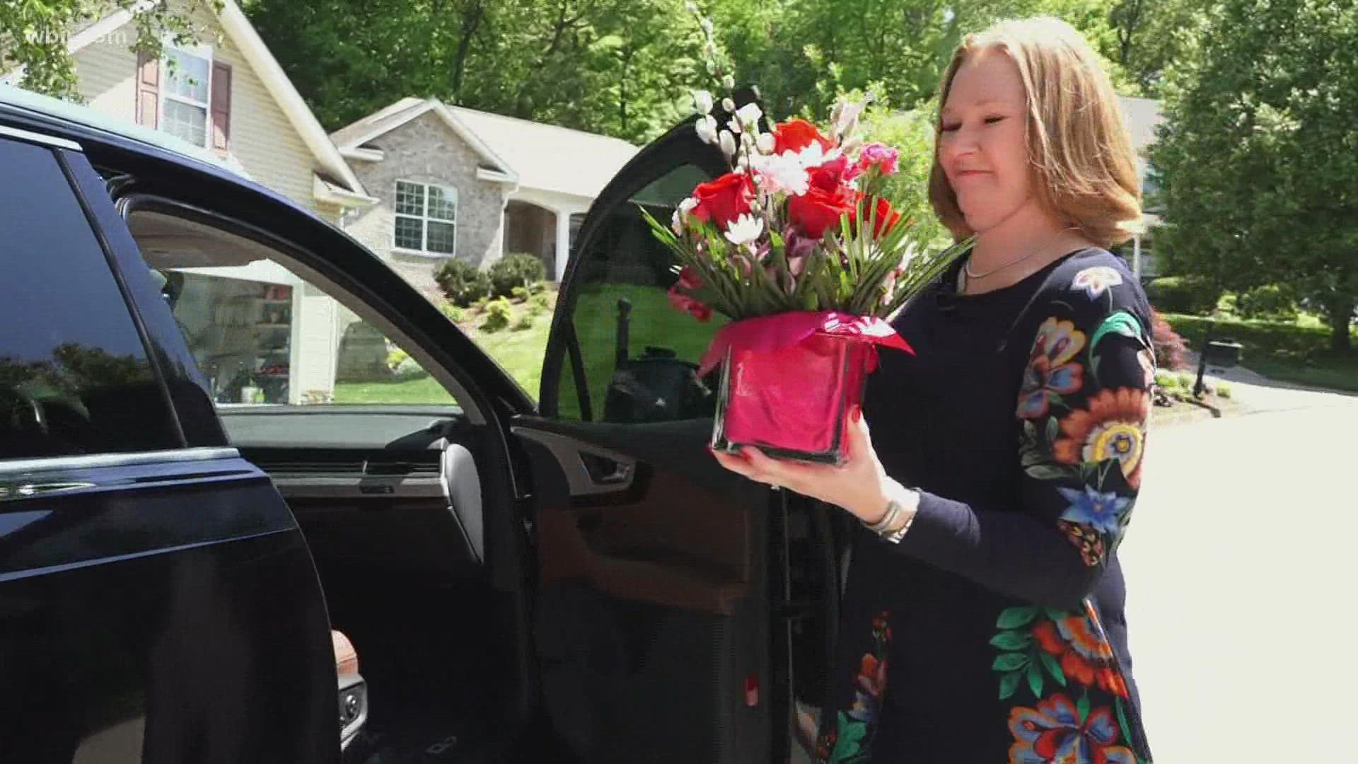 Breast Connect and Random Acts of Flowers are committed to helping breast cancer fighters heal through bouquet deliveries.