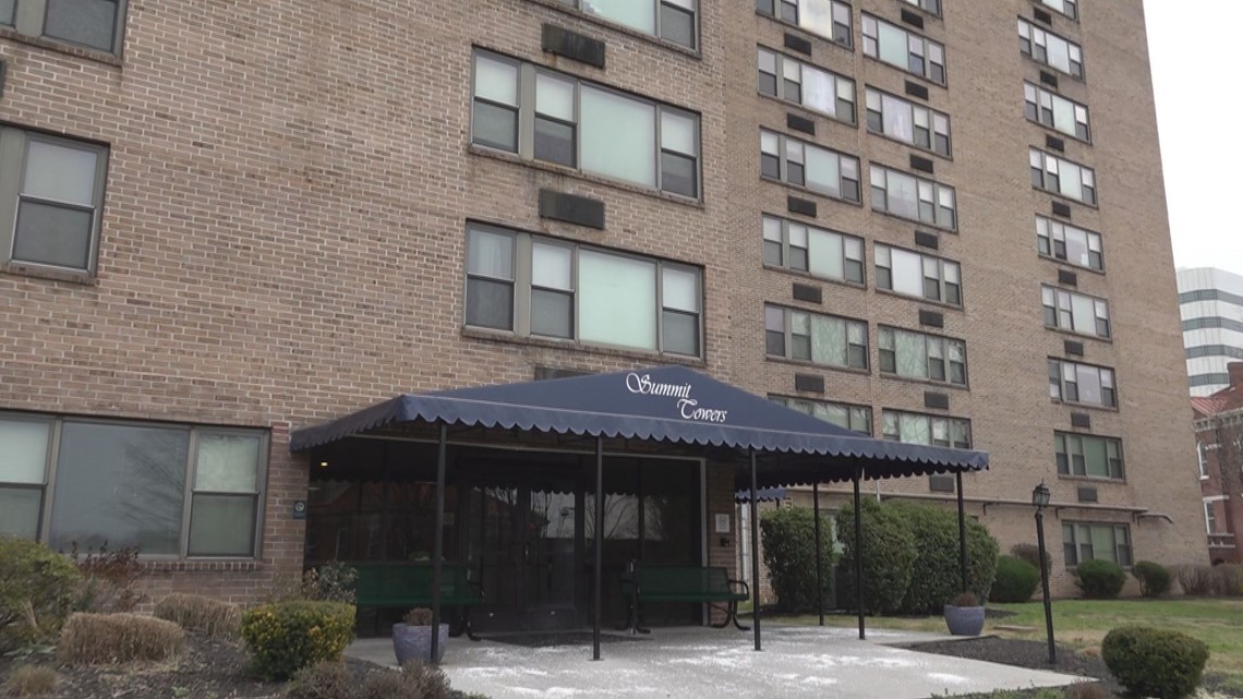 Hundreds returned to Summit Towers apartments after evacuation