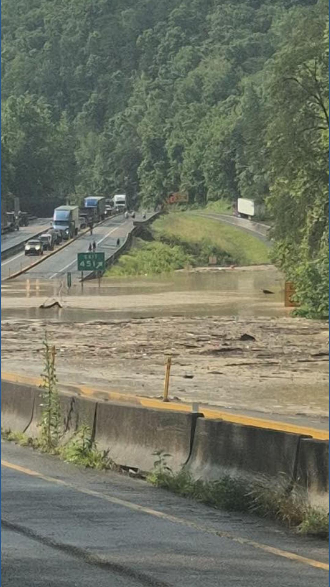 I-40 closed near the TN/NC line due to rockslide, flooding | wbir.com