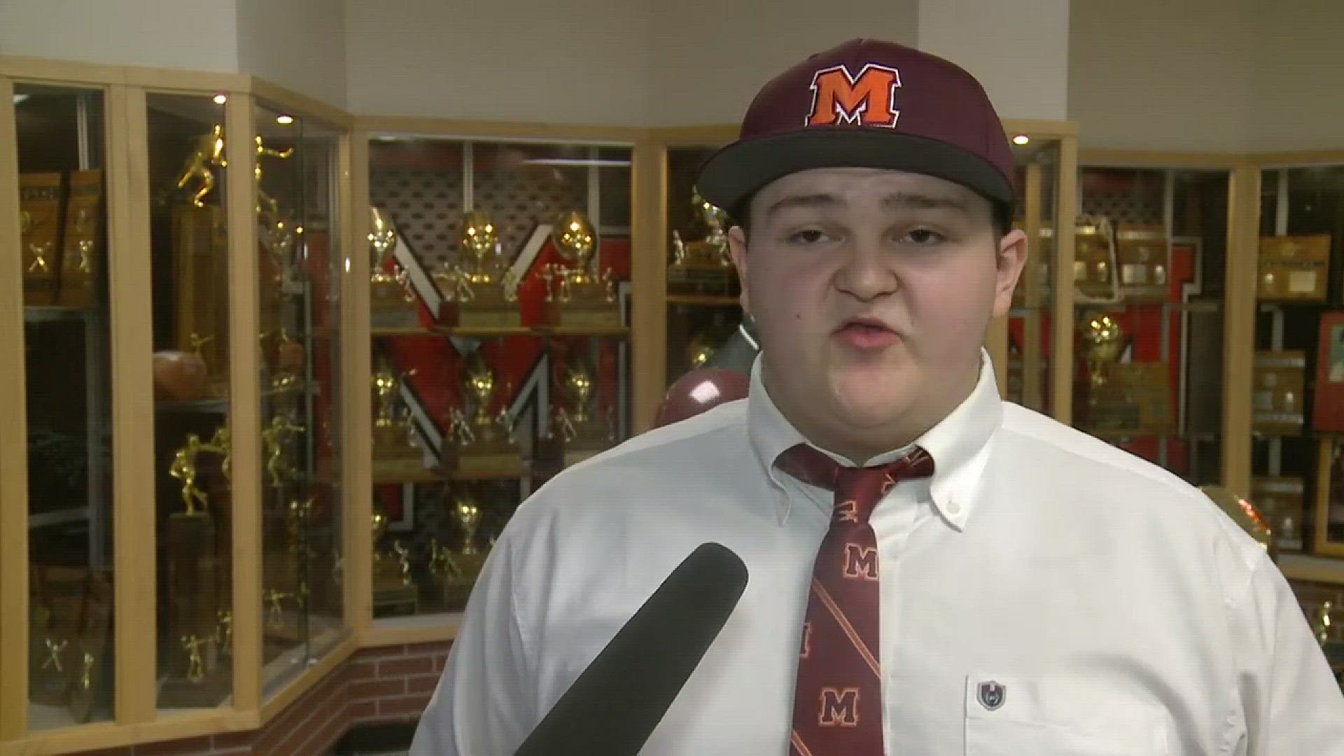 Maryville's Aric Miller stays local and signs with Maryville College.