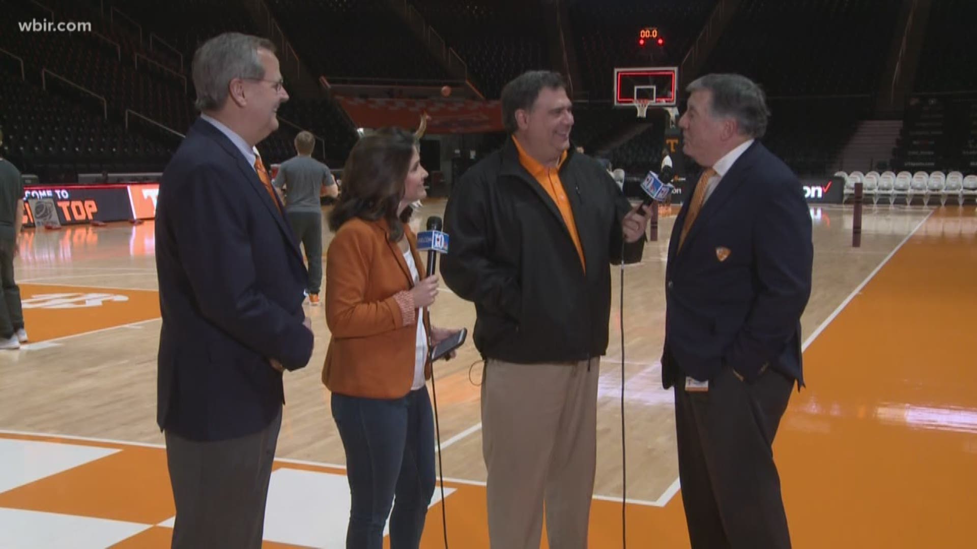 Bob Kesling and Bert Bertelcamp call the games from courtside