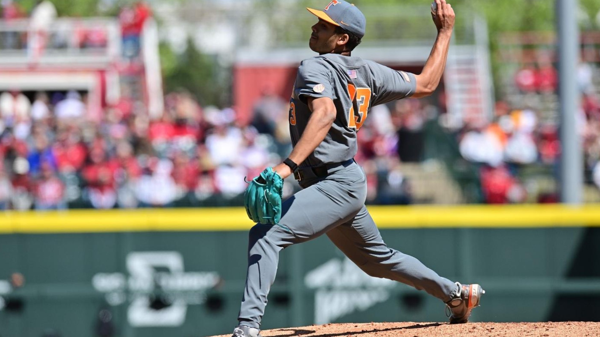 No. 16 Vol baseball swept by No. 5 Arkansas with 72 loss.