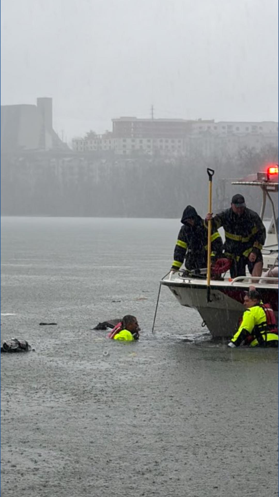 KPD: Man dead after vehicle sinks in Tennessee River | wbir.com