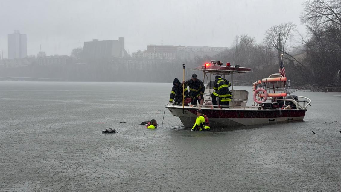 KFD: Rescuers pull driver from submerged vehicle in Tennessee River