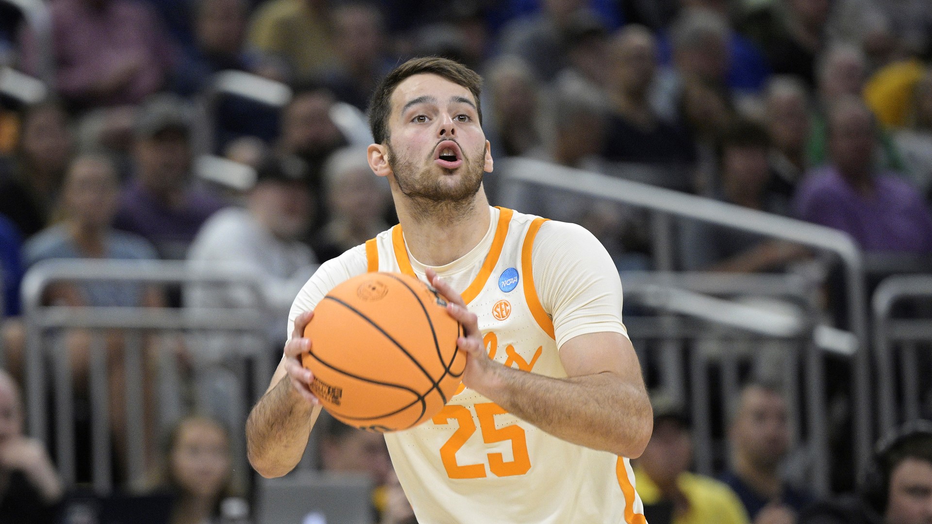 tennessee-men-s-basketball-will-face-florida-atlantic-in-sweet-16