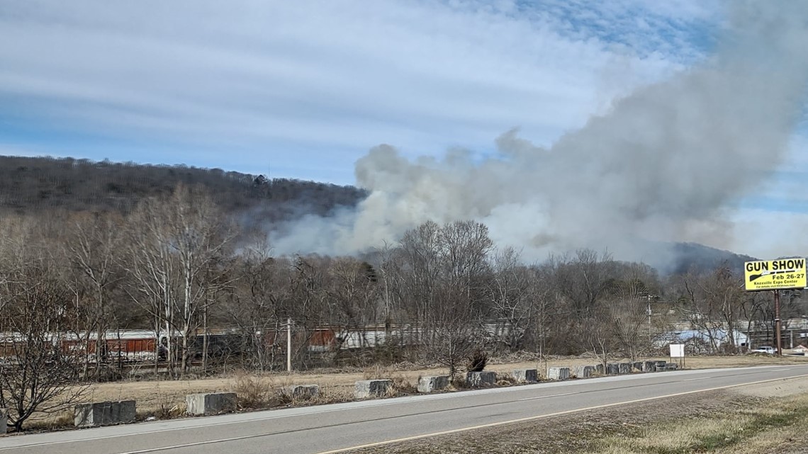 Crews respond to fire in West Hills area of Harriman