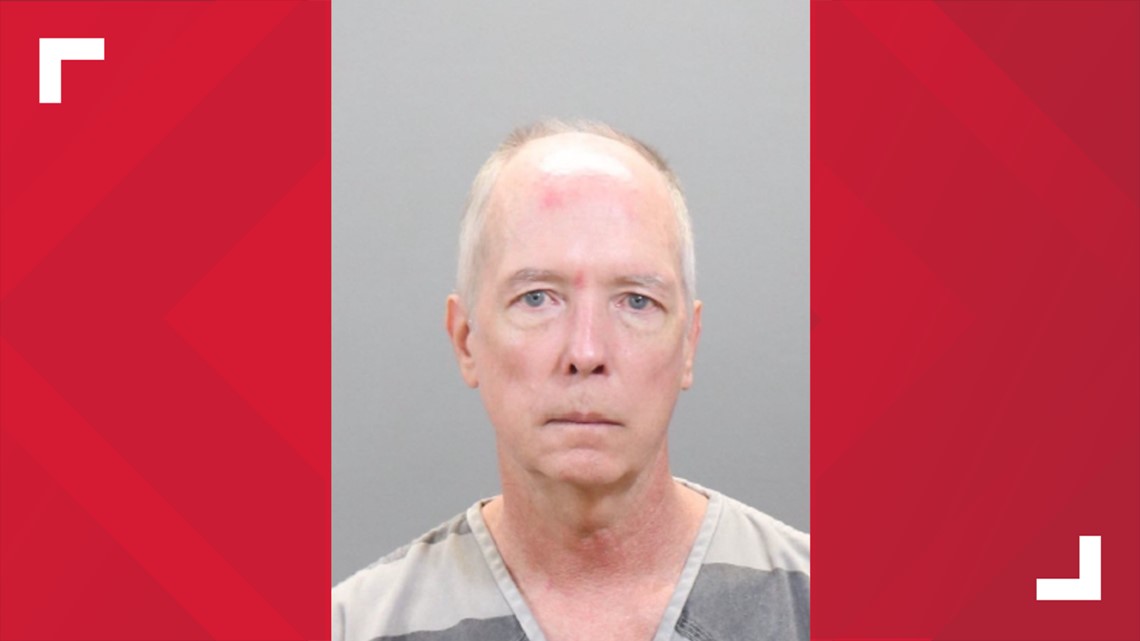 Man accused in November 2021 of pointing AK-47 at pizza store employees pleads guilty to aggravated assault - Vimarsana News