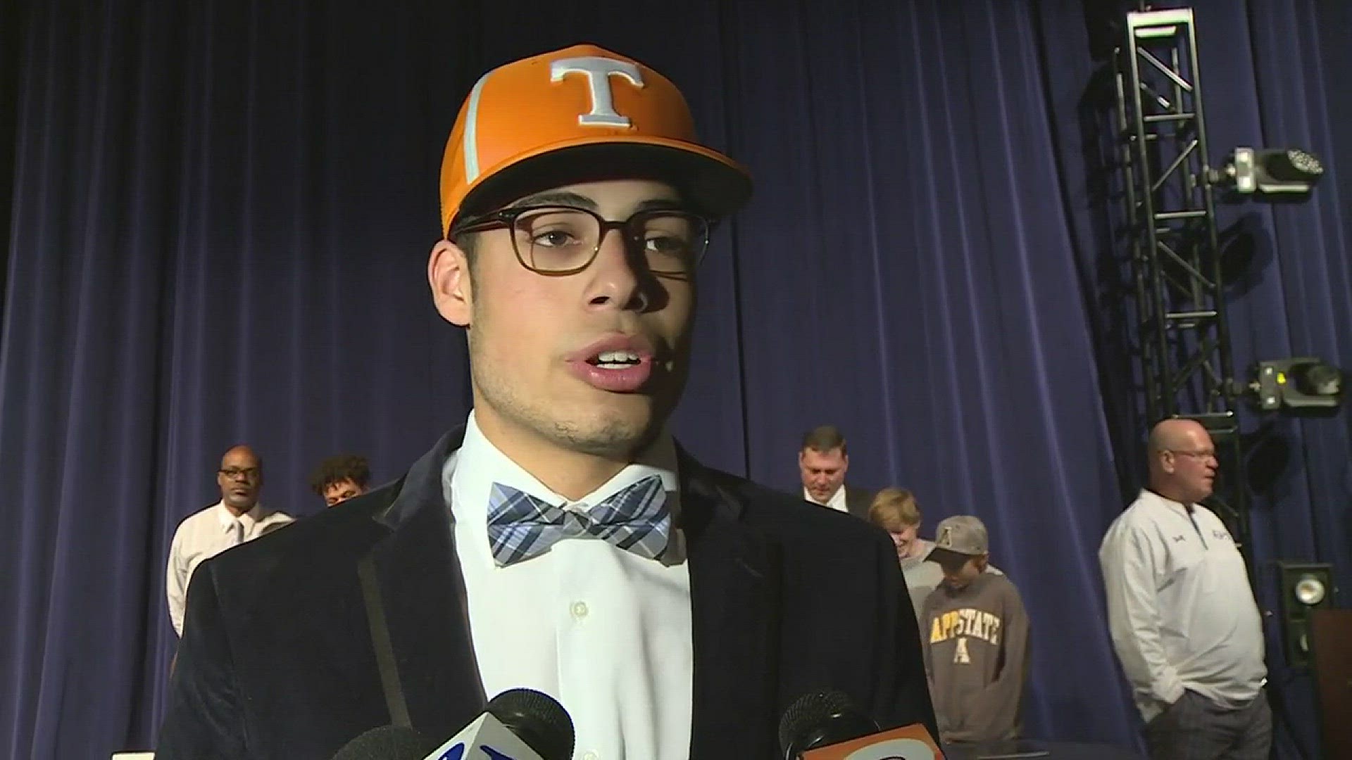 Jacob Warren has wanted to be a Vol since he was a little kid and he just made it a reality, signing with Tennessee on the first day of the early signing period.