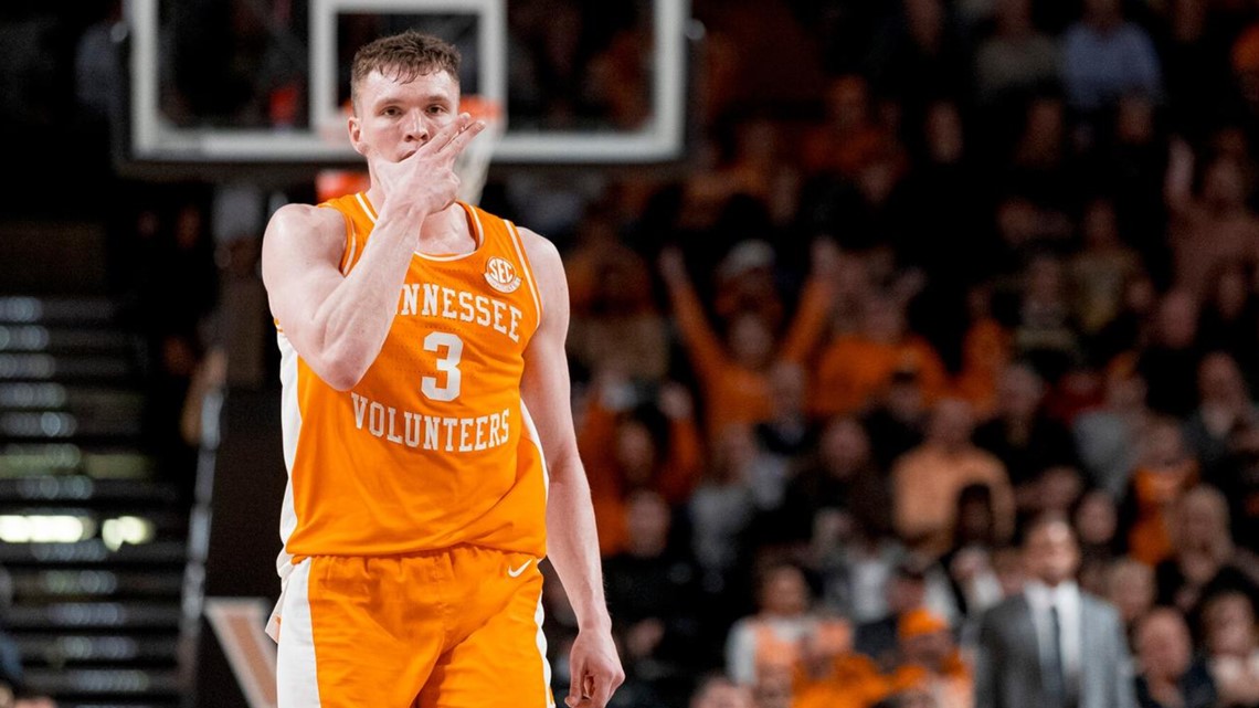 Dalton Knecht wins Riley Wallace Award as nation's top transfer