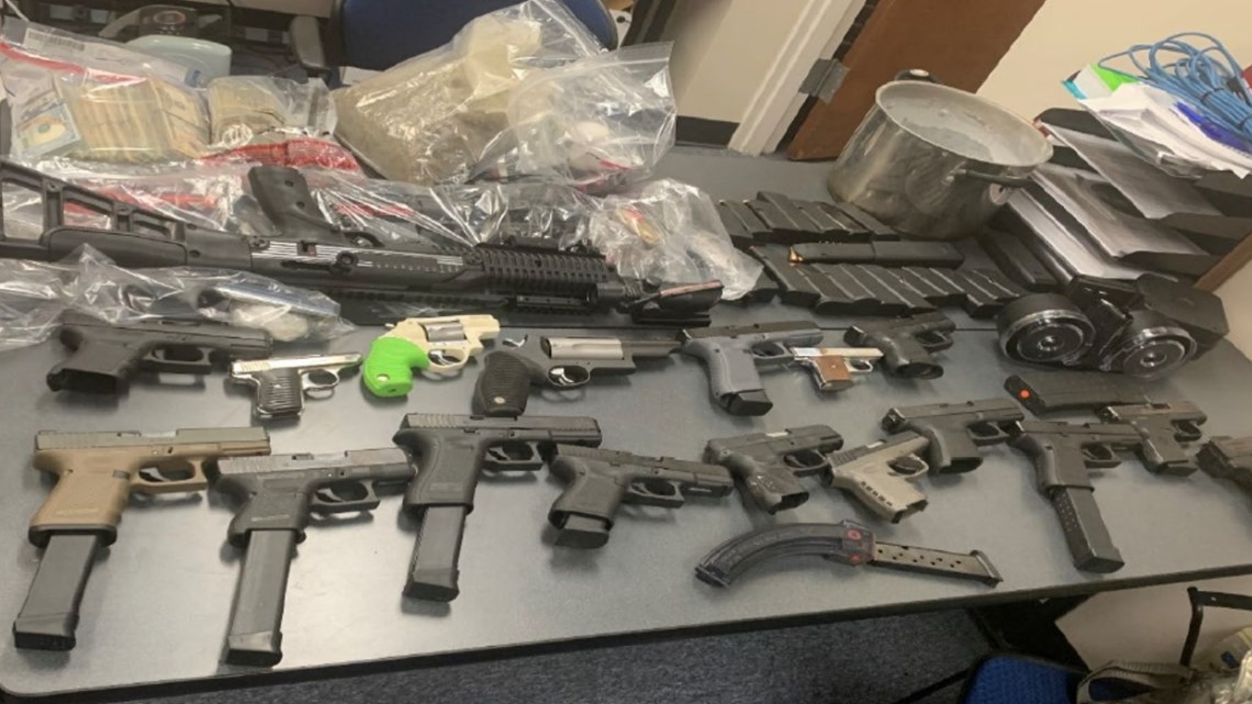 Chicago man charged after police find 20 guns and several drugs in ...