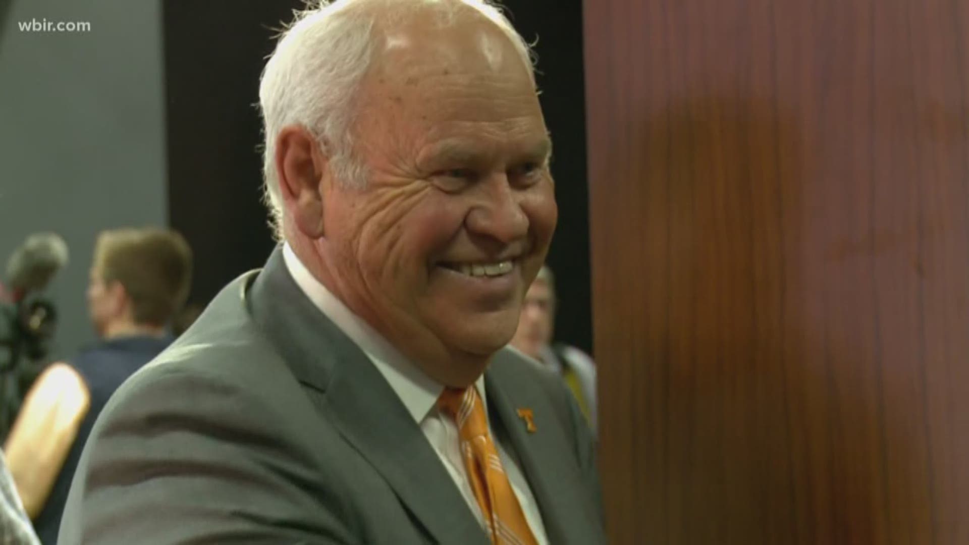 Phillip Fulmer signs a 4-year deal.