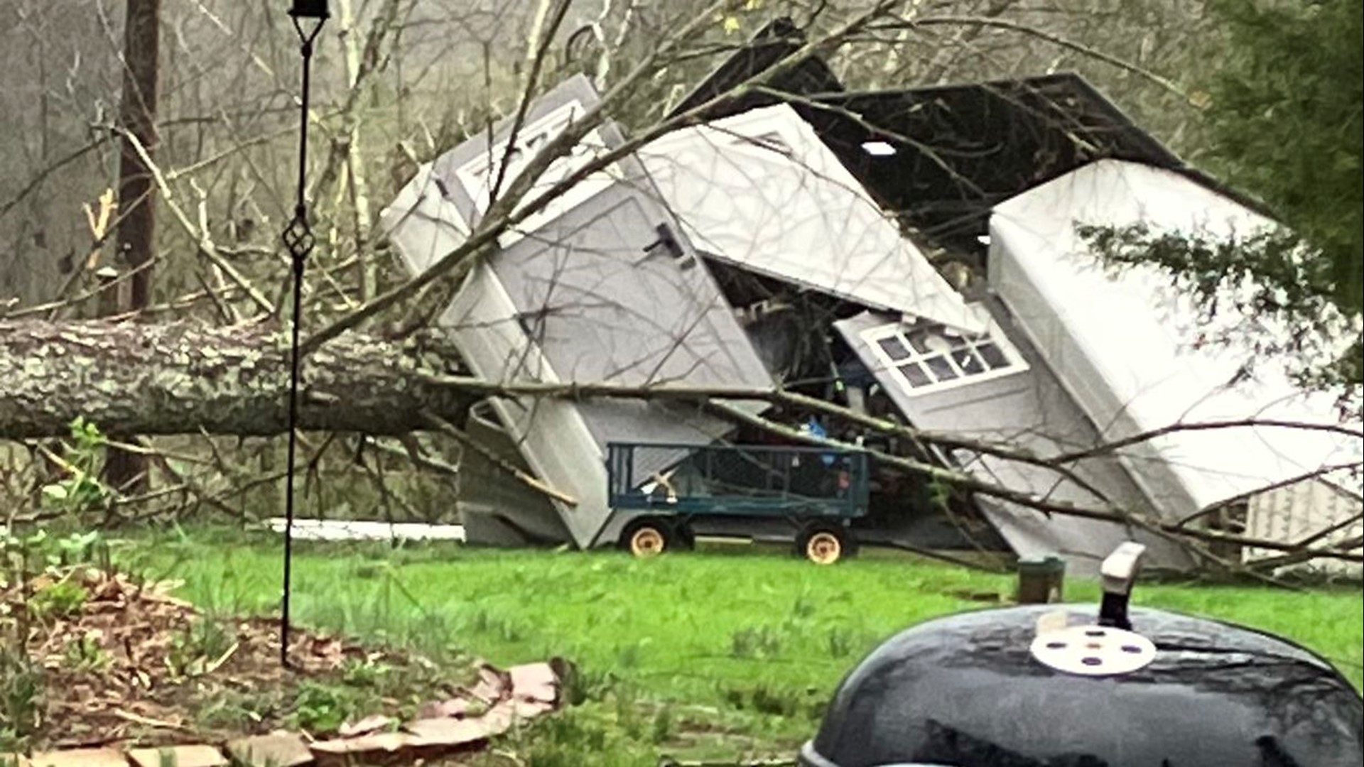 East TN sees damage, power outages after strong storms | wbir.com