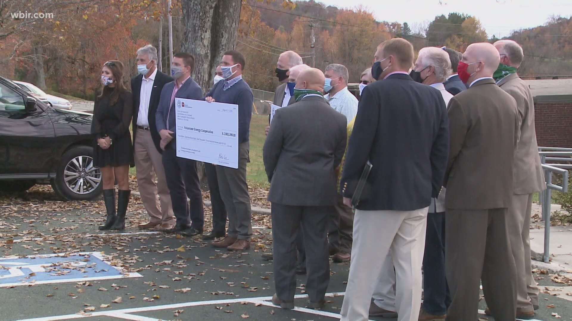 Two grants from the state will help a thousand homes in Roane and Meigs counties gain internet access.