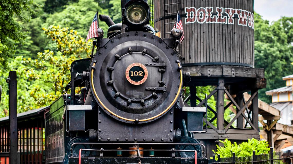 Dollywood Express experiences mechanical issue wbir