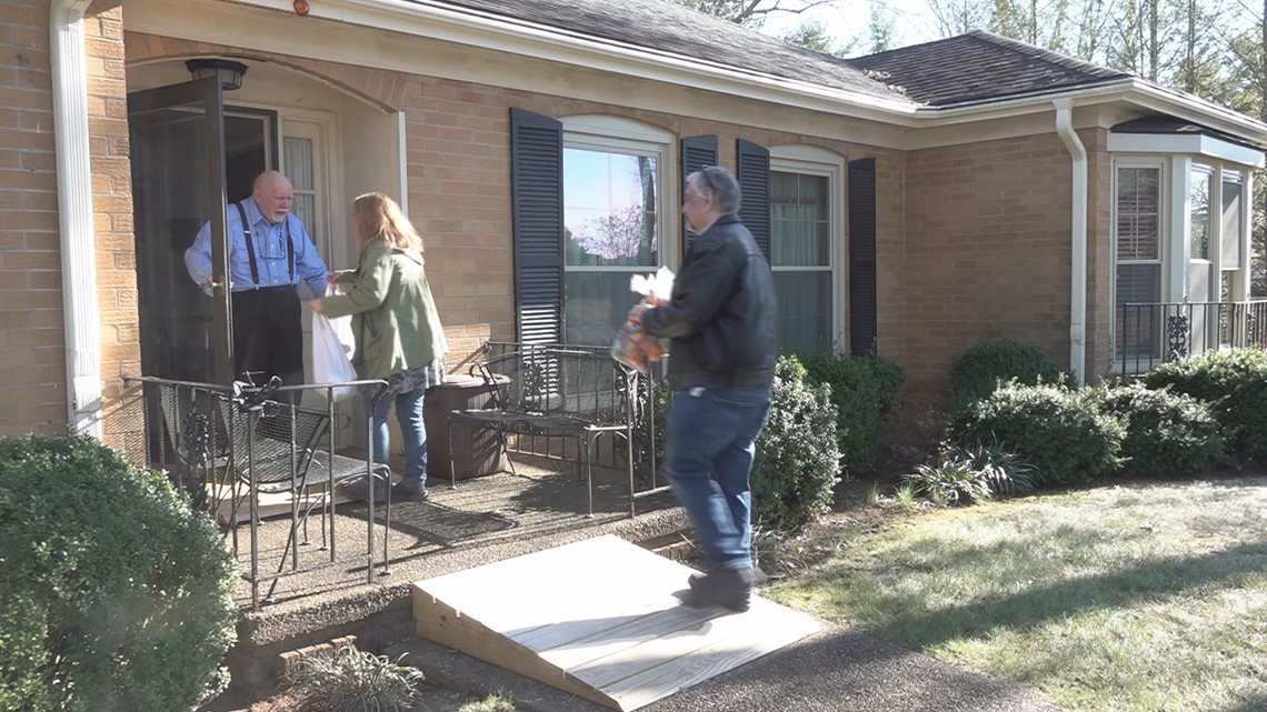 Mobile Meals delivers to seniors on Thanksgiving as need increases - Vimarsana News