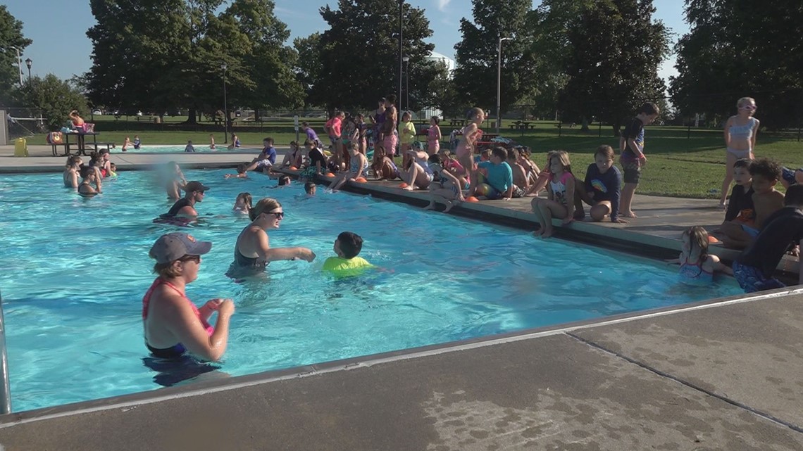 Tennessee school teaches swim lessons during gym class - Vimarsana News
