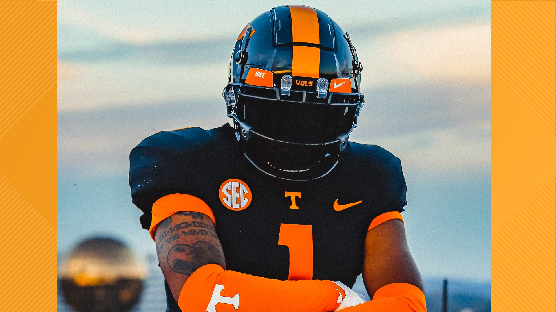 Tennessee will wear "dark mode" uniform combo against Kentucky
