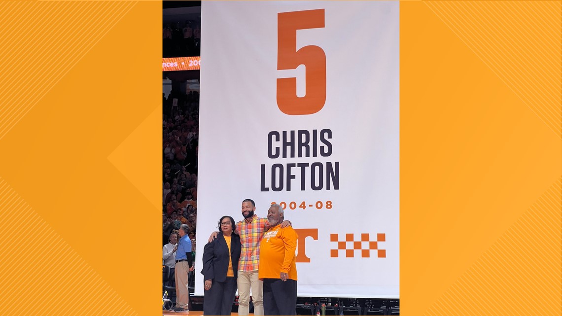 Chris Lofton has his jersey retired at Tennessee