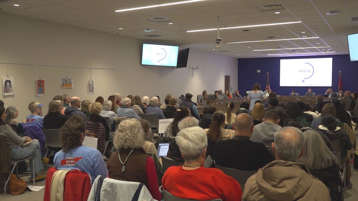 Tennessee bill challenges rights of undocumented students, Knox County debates response