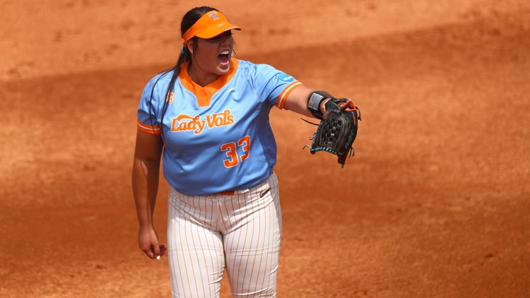 No. 4 Tennessee softball advances to WCWS with 9-0 win over No. 13 Texas
