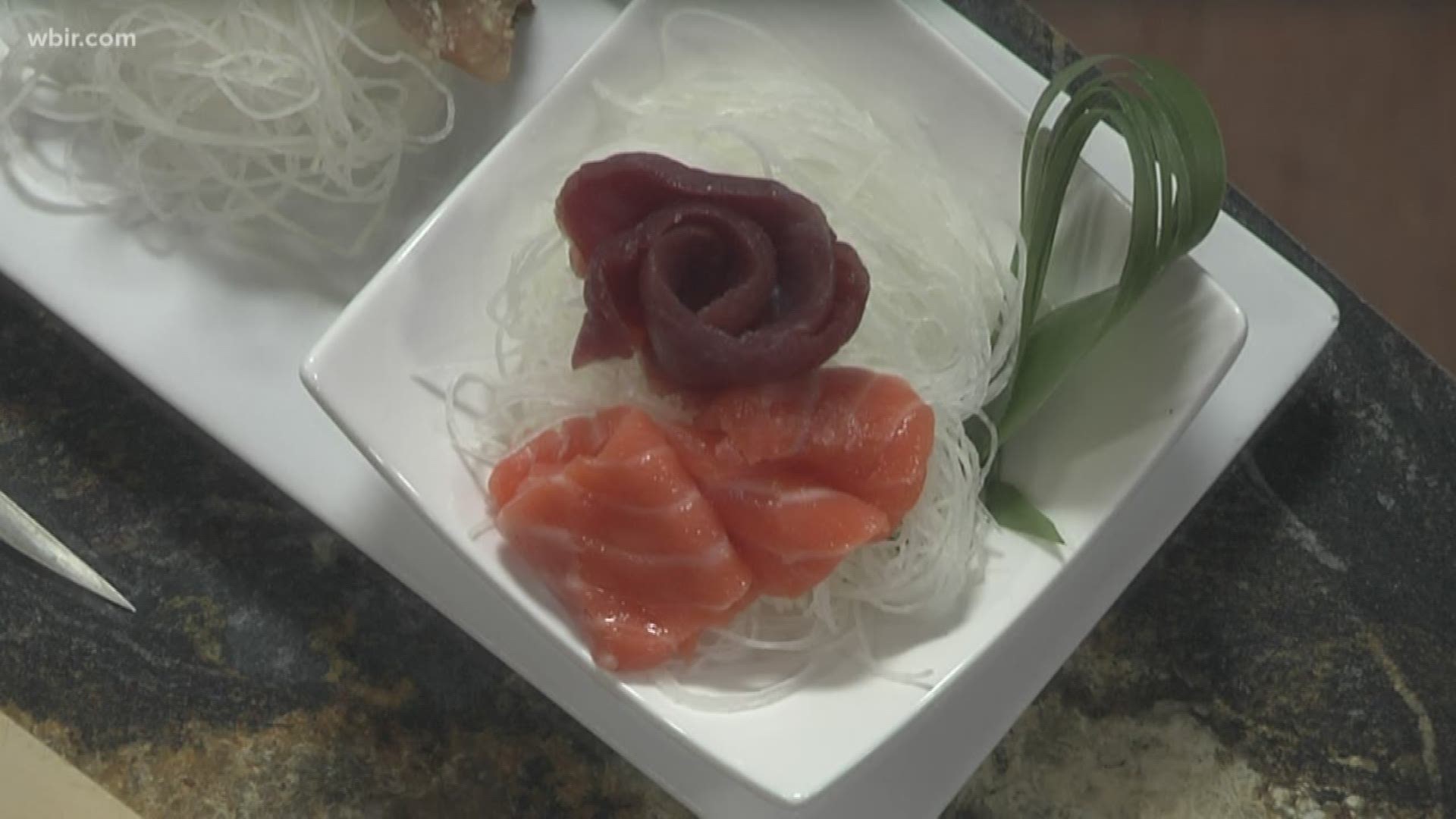 Patrick Rathida from Tomo Poke Bowl is with us in the kitchen to show us how to make some Valentine's Sushi Specials.