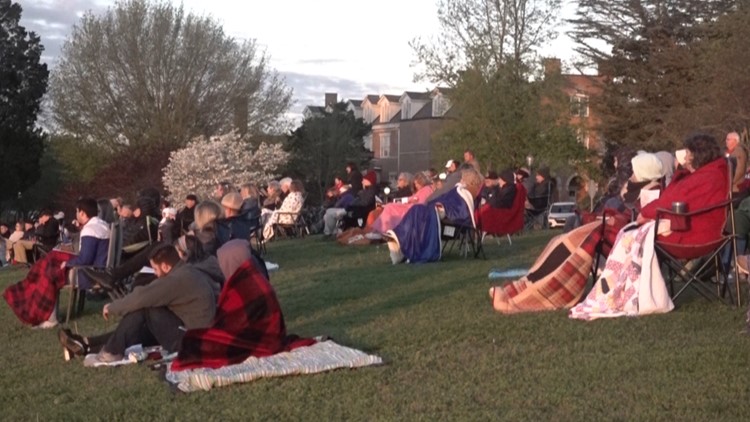 Groups gather at Maryville College lawn for 'Easter Sunrise Service'