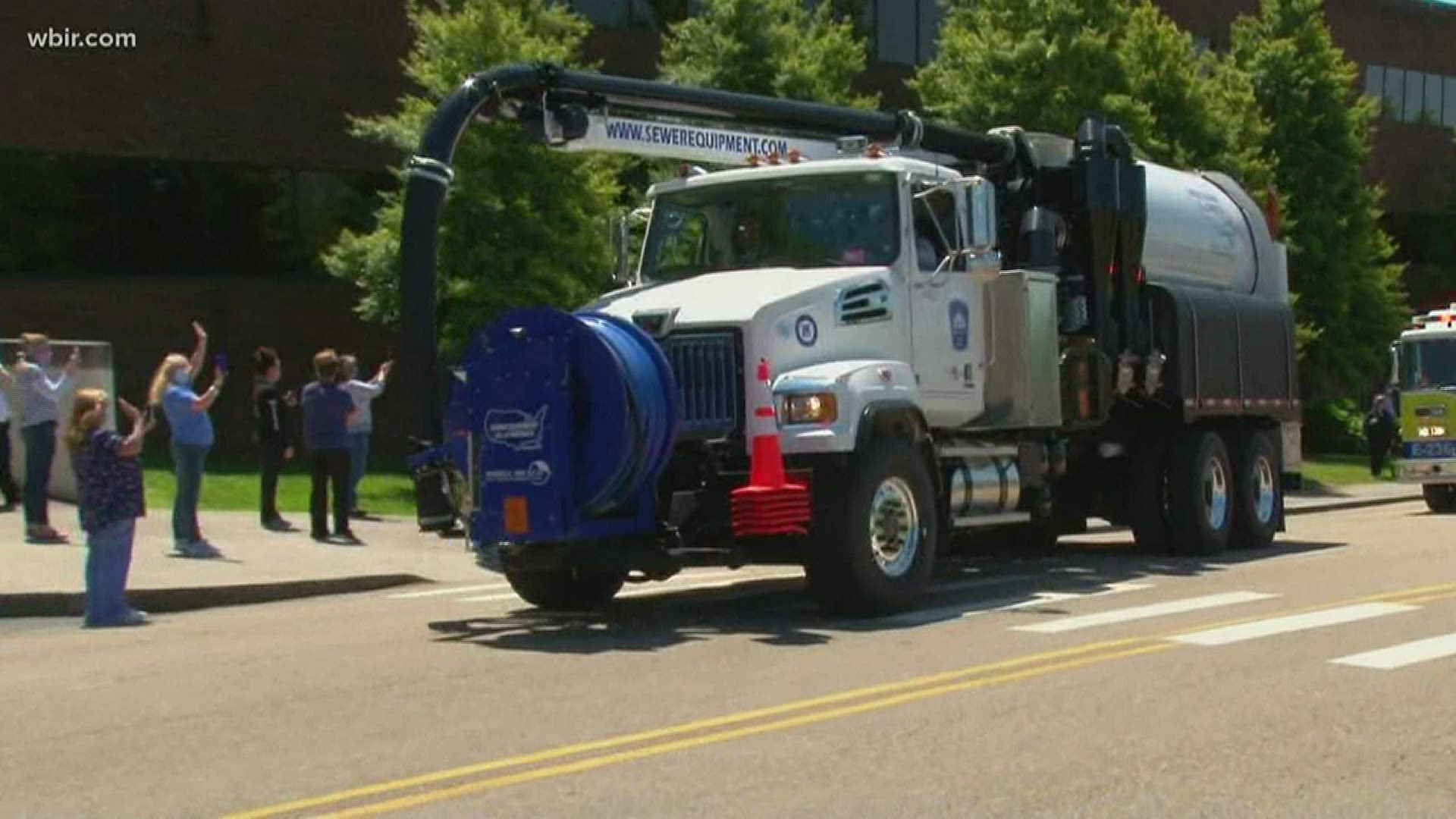 Community sends love to Knox County Health Department with 'The Big Honk'
