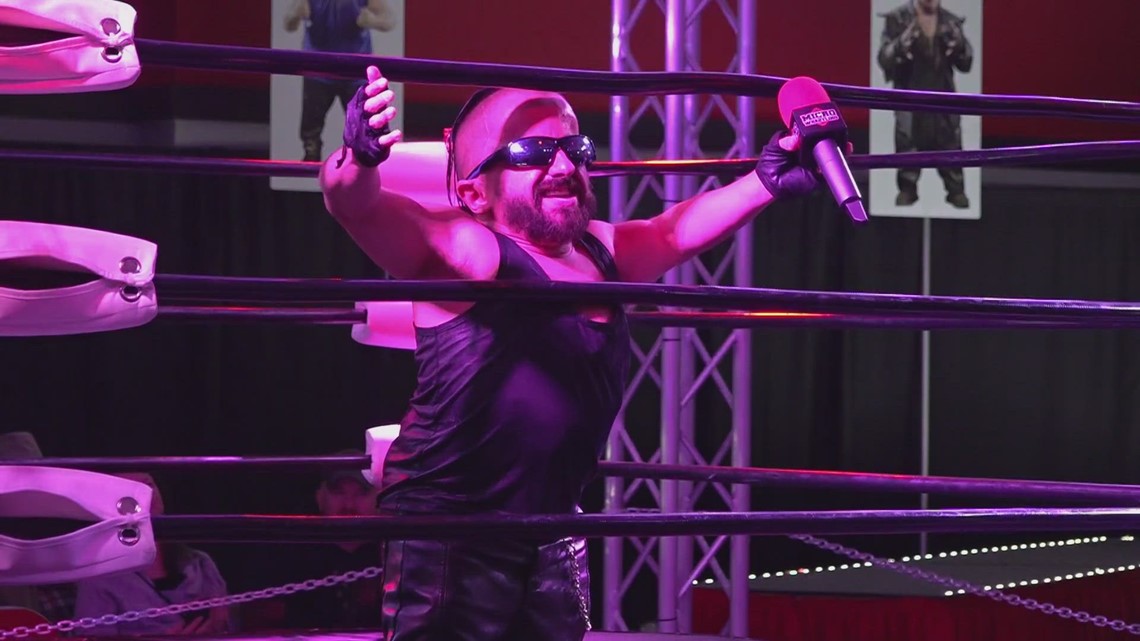 Pigeon wrestling show grows in popularity because of the people