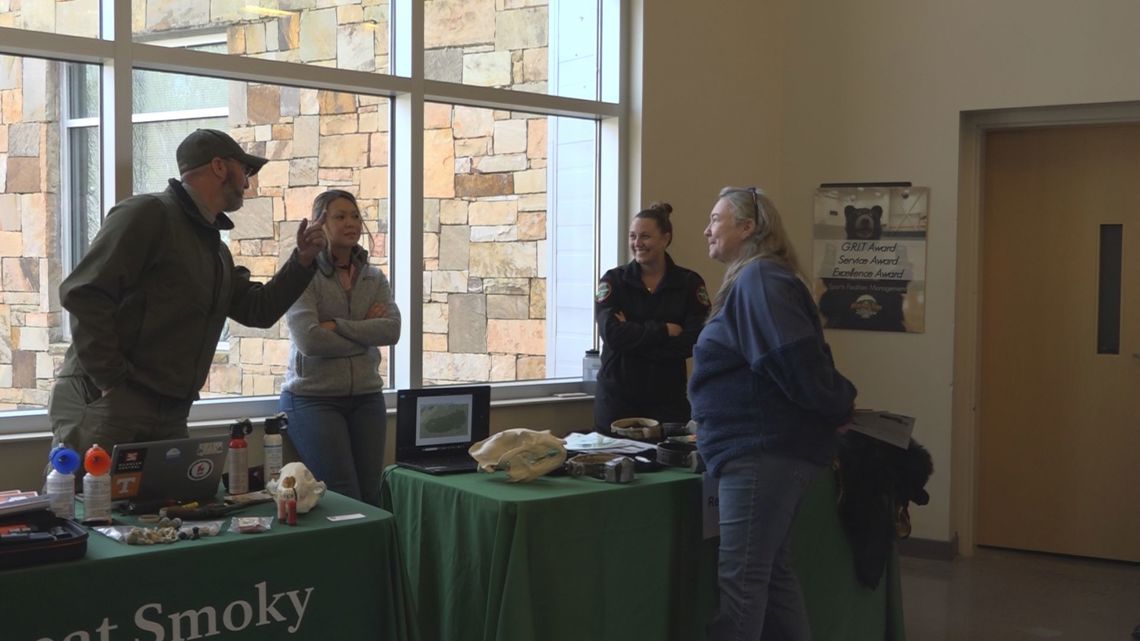 Local agencies work to get ahead of human-bear conflicts with BearWise education