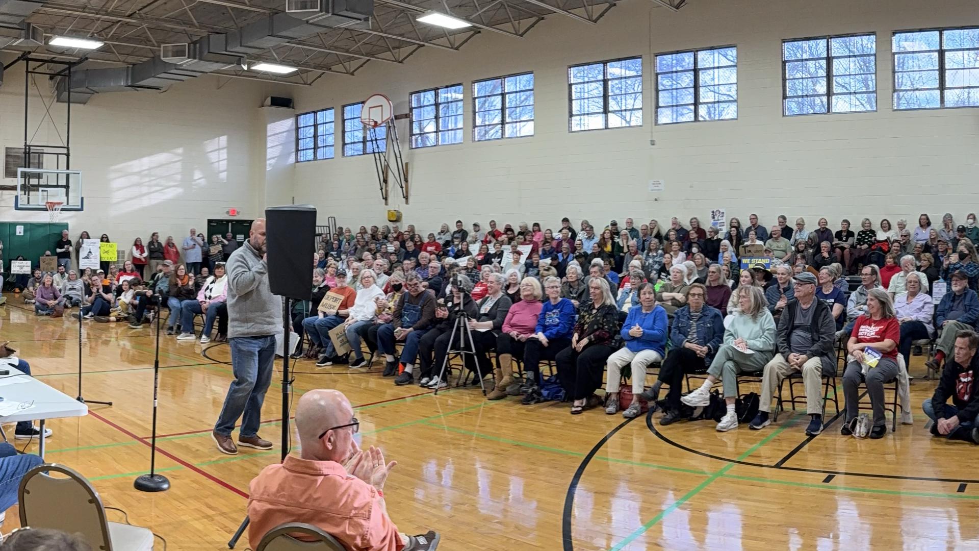 At least 300 people appear at 'Empty Chair Town Hall' Friday night ...
