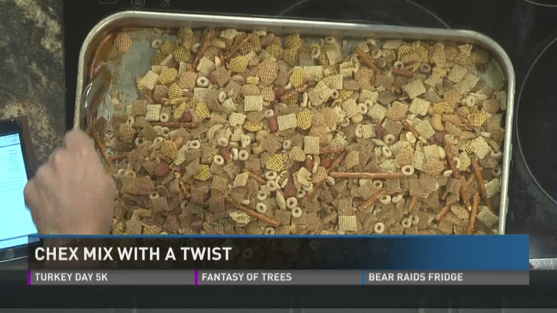 10News anchor John Becker shows how to make Chex Mix with a twist.