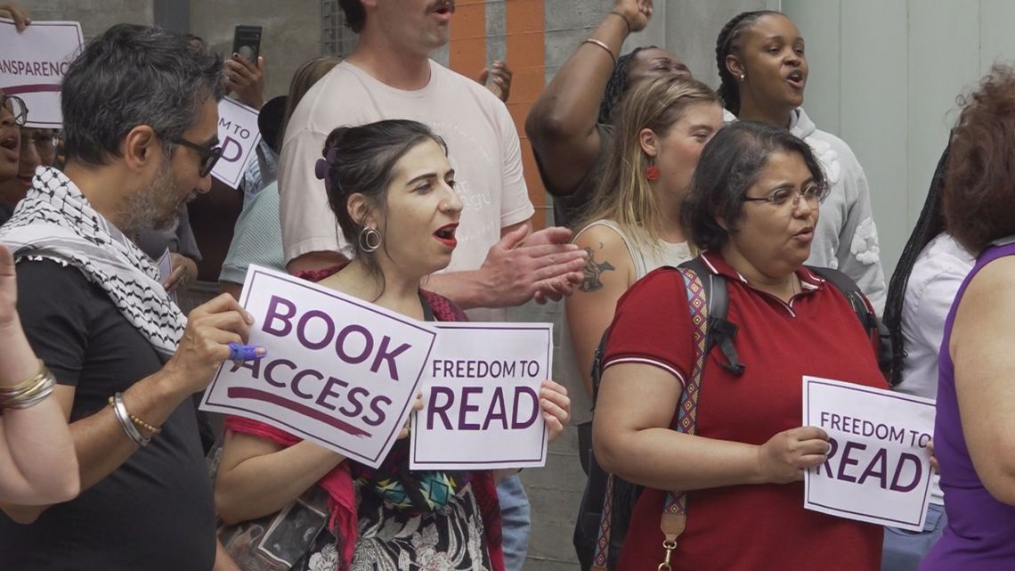 Knox County School Board discusses book ban policies
