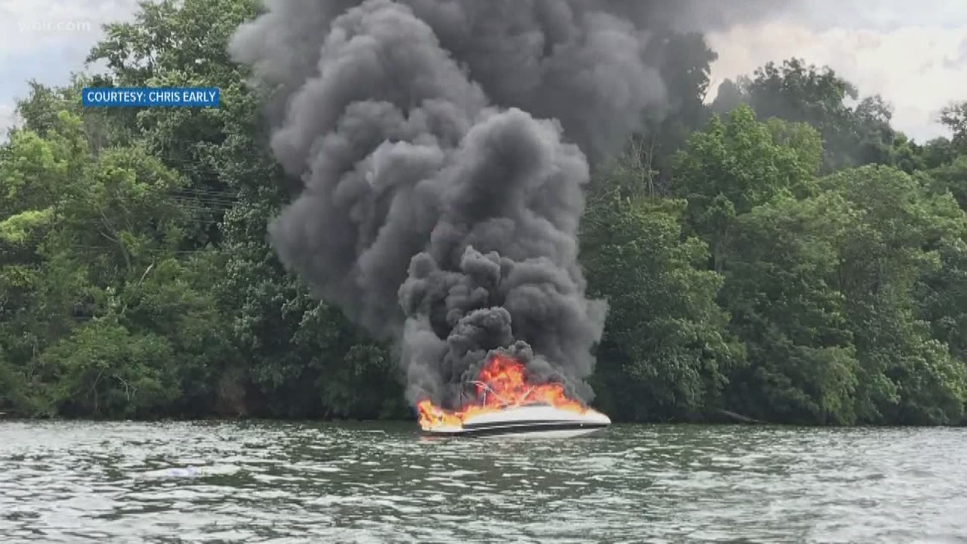 A boat caught fire this afternoon on Fort Loudoun Lake in West Knox County.