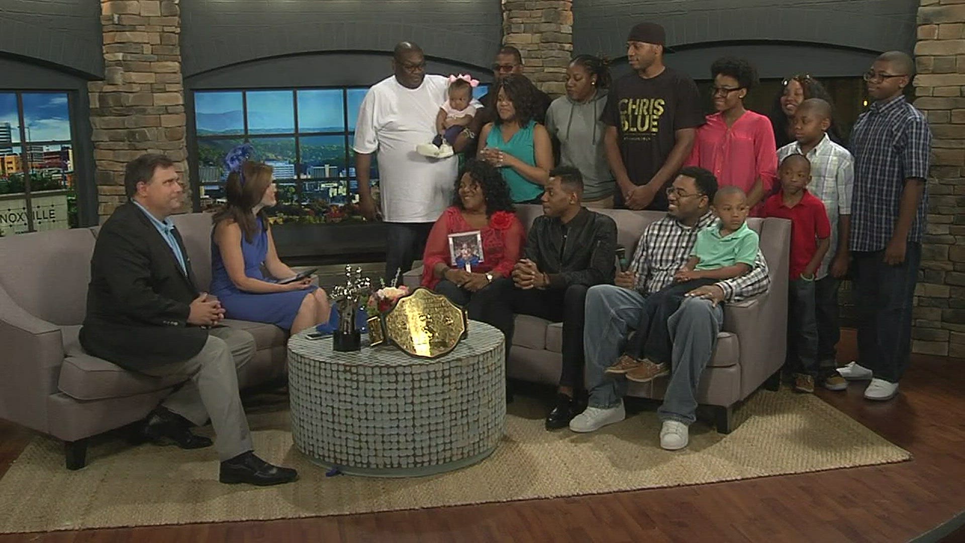 The Voice winner Chris Blue and his very supportive family appeared on WBIR's Live at Five @4 to talk about his Voice win, what's been happening since, and plans for the future.