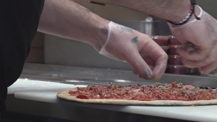 North Knoxville pizza shop forgoes opening dining room to save on staffing costs