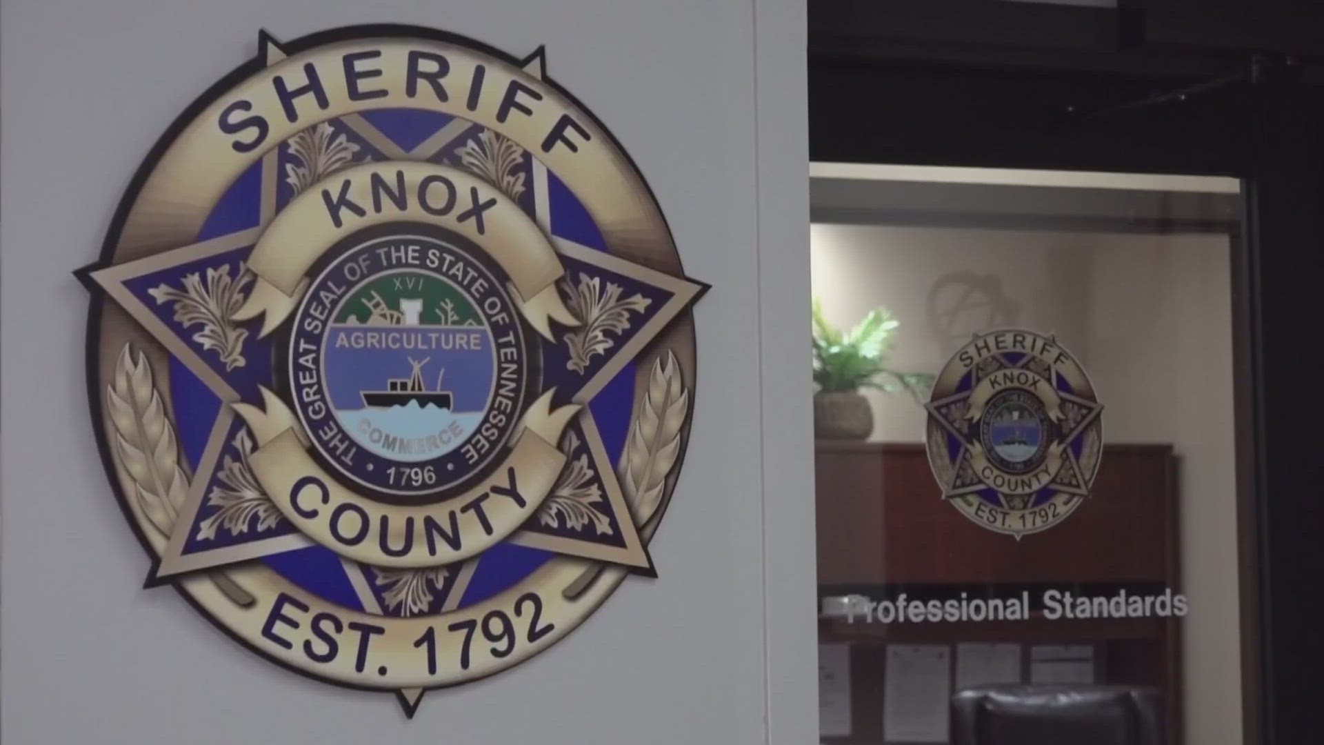 The mayor and sheriff announce Friday that a deal was made for pay raises for almost all employees of the Knox County Sheriff's Office.