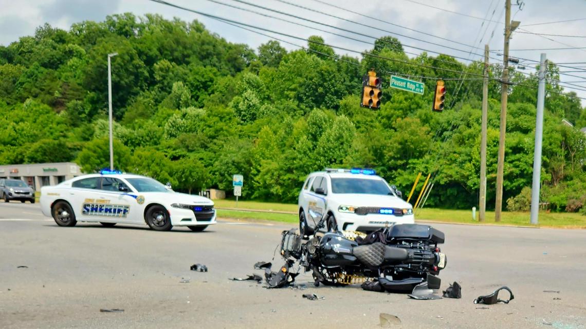 2 in hospital with 'critical injuries' after wreck on Schaad Road - Vimarsana News