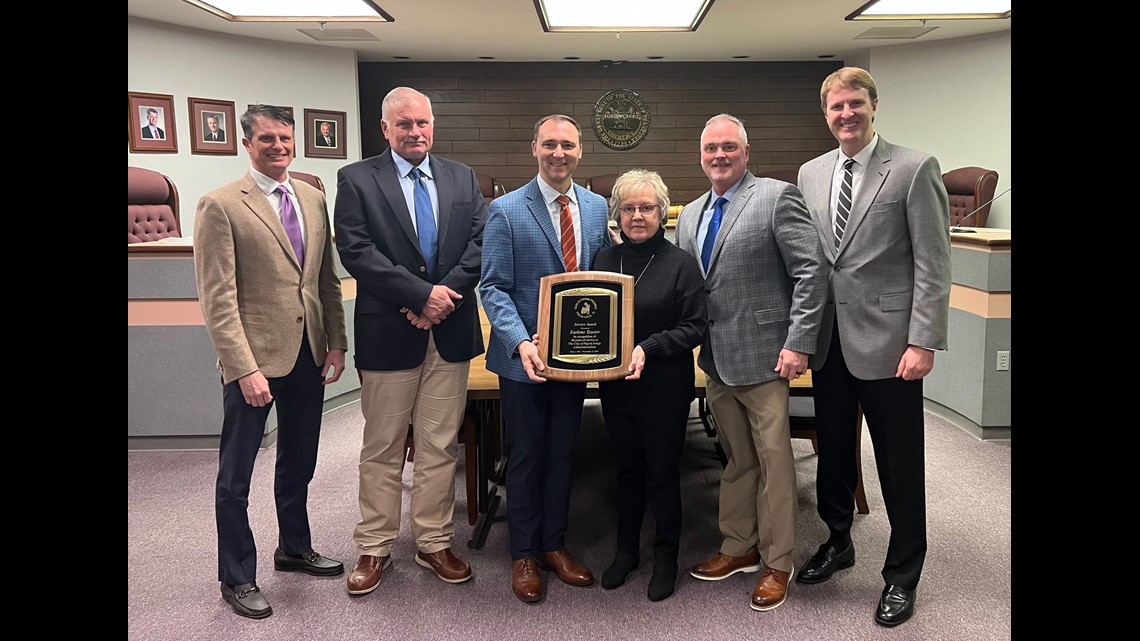 Teaster recognized for decades of service to Pigeon Forge city government - Vimarsana News