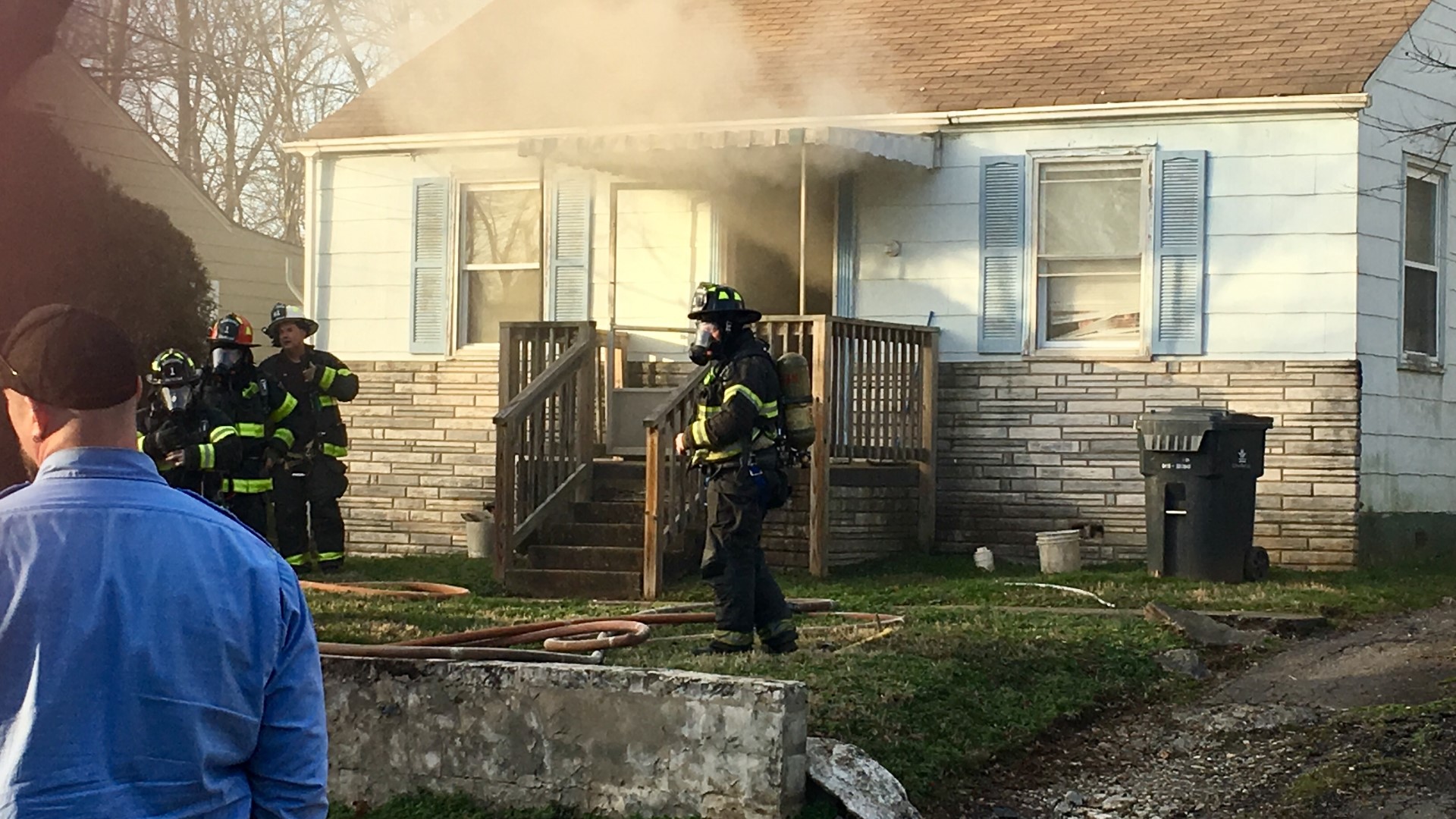 Firefighter Hurt While Battling South Knoxville House Fire | Wbir.com