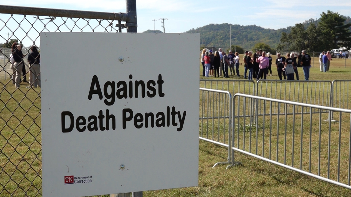 Protesters voice support for and opposition to death penalty at Nashville prison ahead of Christa Pike's execution