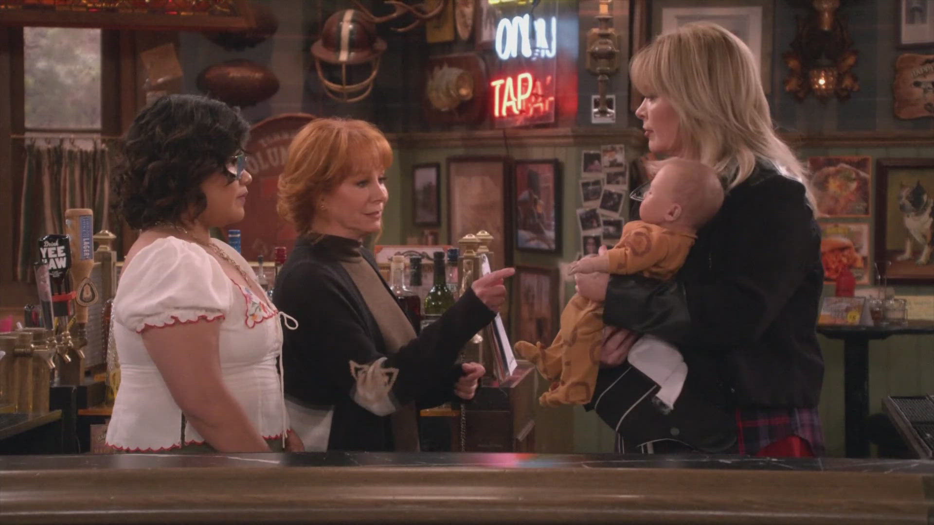 WBIR mug appears on Reba's NBC sitcom 'Happy Place'