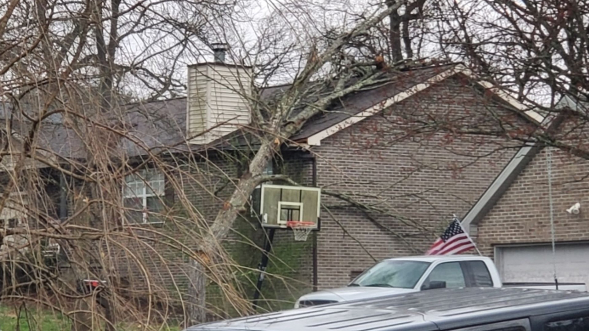 East TN sees damage, power outages after strong storms