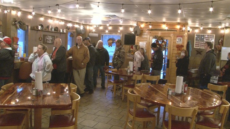 'RaeZack's done it again' || Scott County restaurant feeds hundreds on Thanksgiving for fourth consecutive year