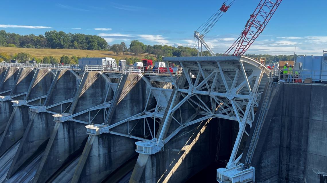 TVA replacing 14 'huge' spillway components at Fort Loudoun Dam | wbir.com