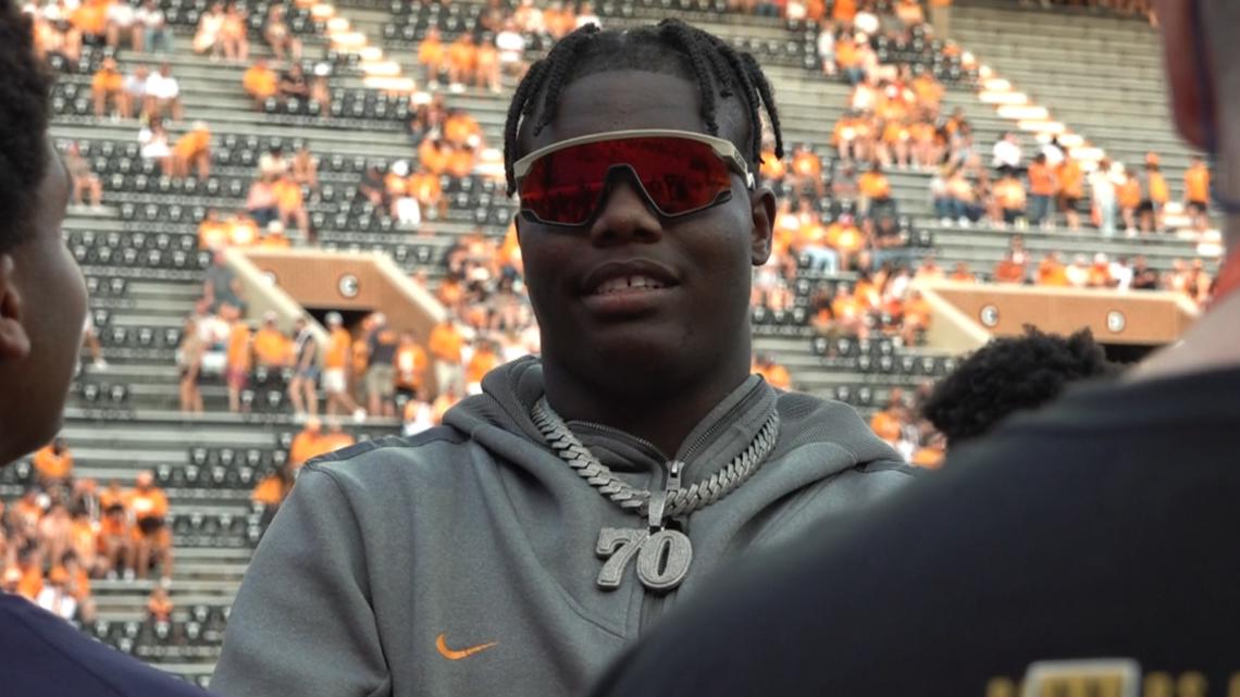 5-star offensive tackle David Sanders Jr. officially signs with Tennessee |  wbir.com