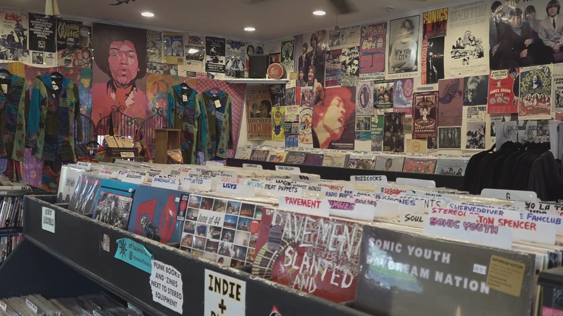 Vinyl sales surpass CD sales for first time since 1987