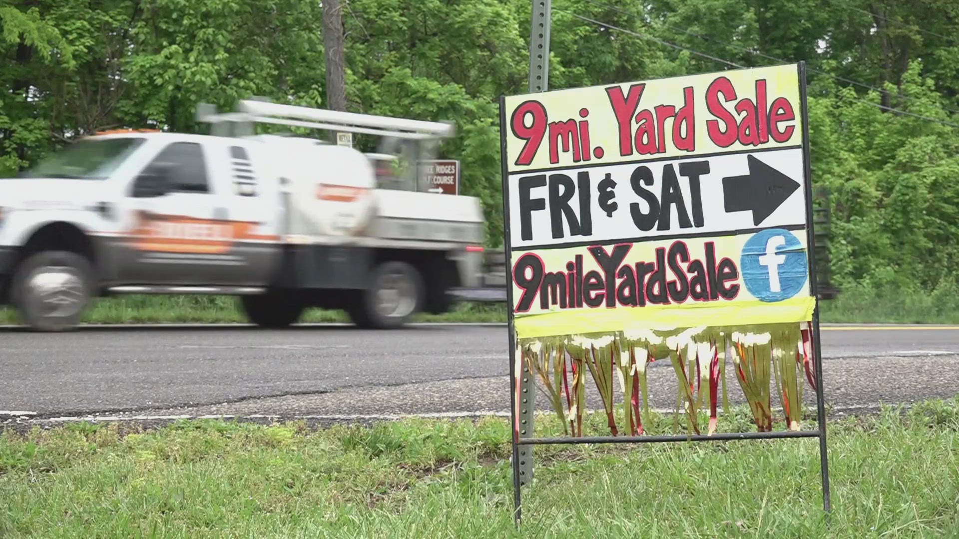 The neighborhoods along Ridgeview Road opened their mile yard sale, running nine miles from one end of Tazewell Pike across Ridgeview Road.