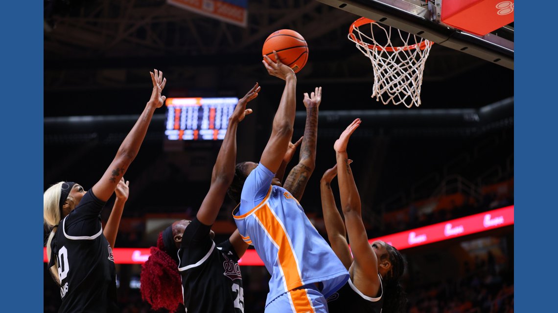 No. 15 Tennessee suffers first SEC loss of season to Mississippi State, 77-62